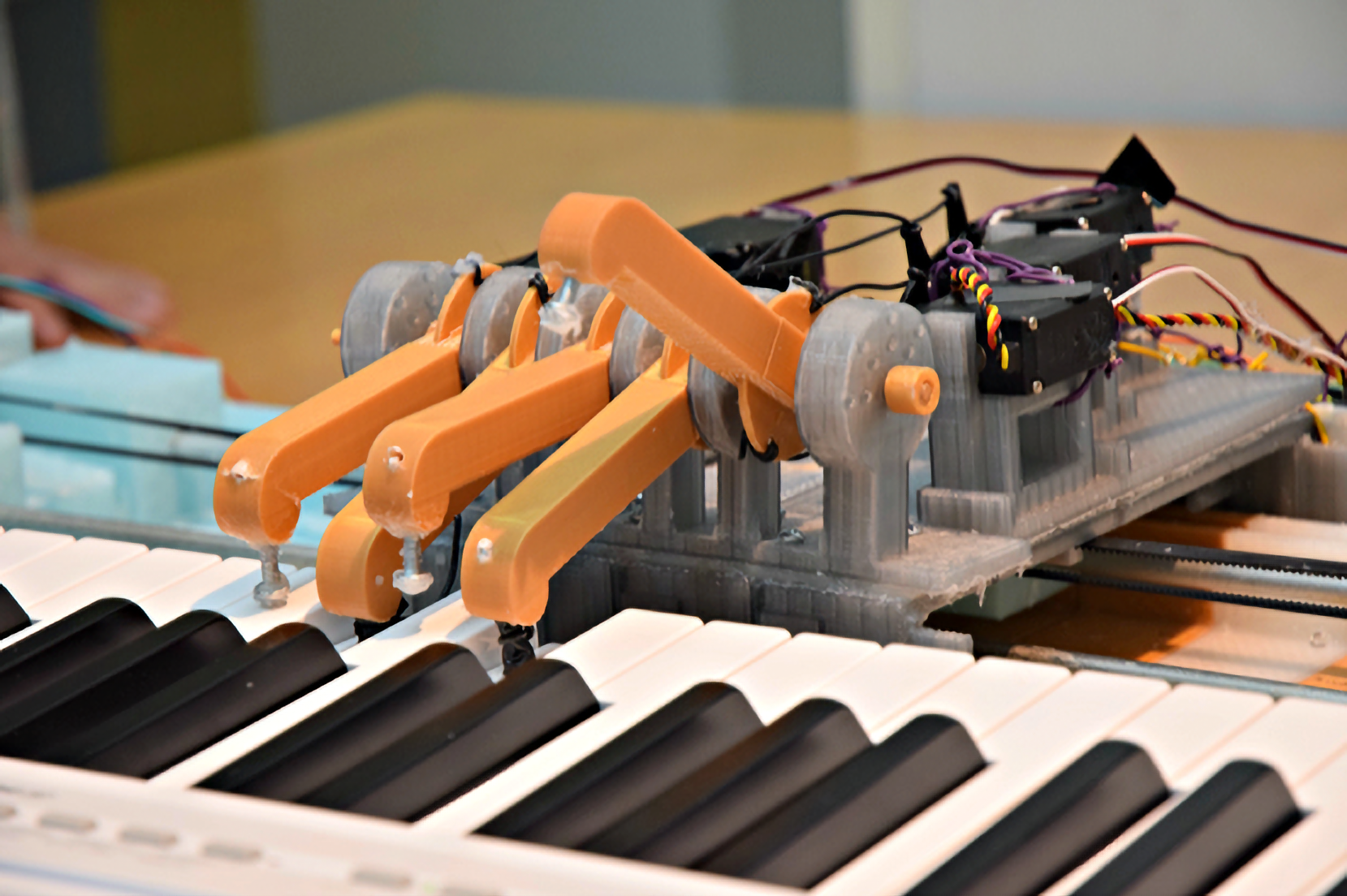 EE Students Develop Self-Playing Piano Device